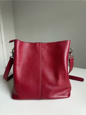 S-Zone Genuine Pebbled Leather
Crossbody Bag Red Silver Hardware Zipper Closure